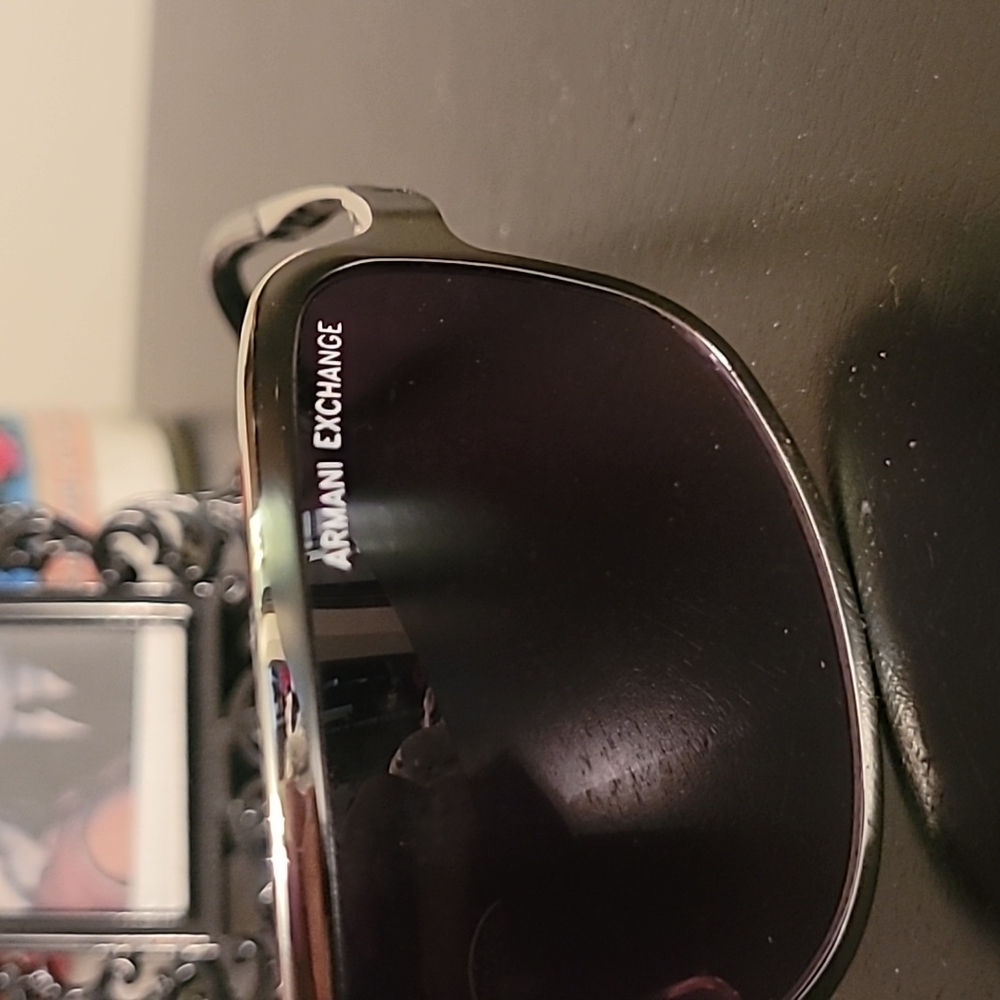 Sun glasses - Picture 2 of 4